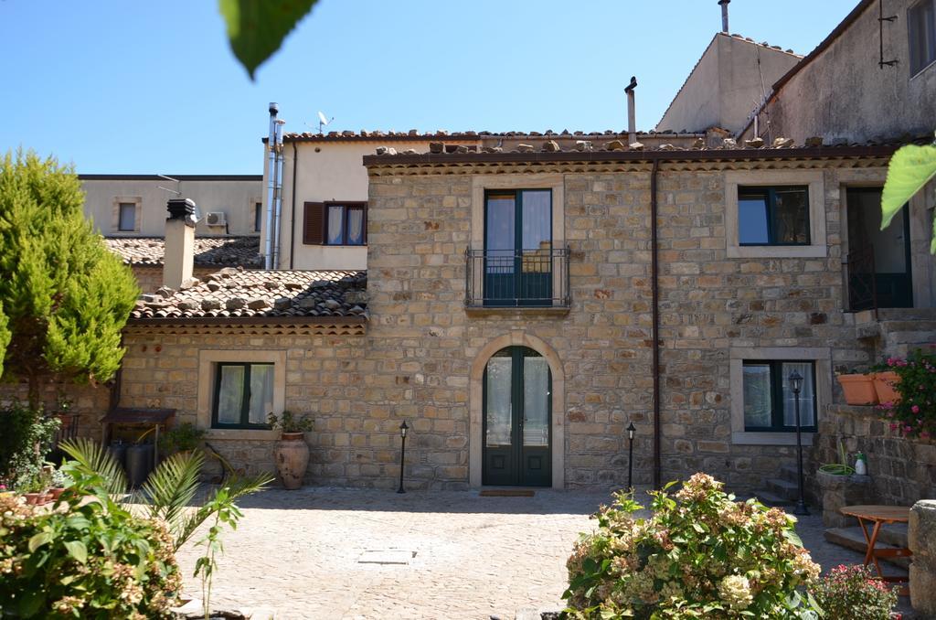 La Carretteria Guest House Mistretta Dış mekan fotoğraf