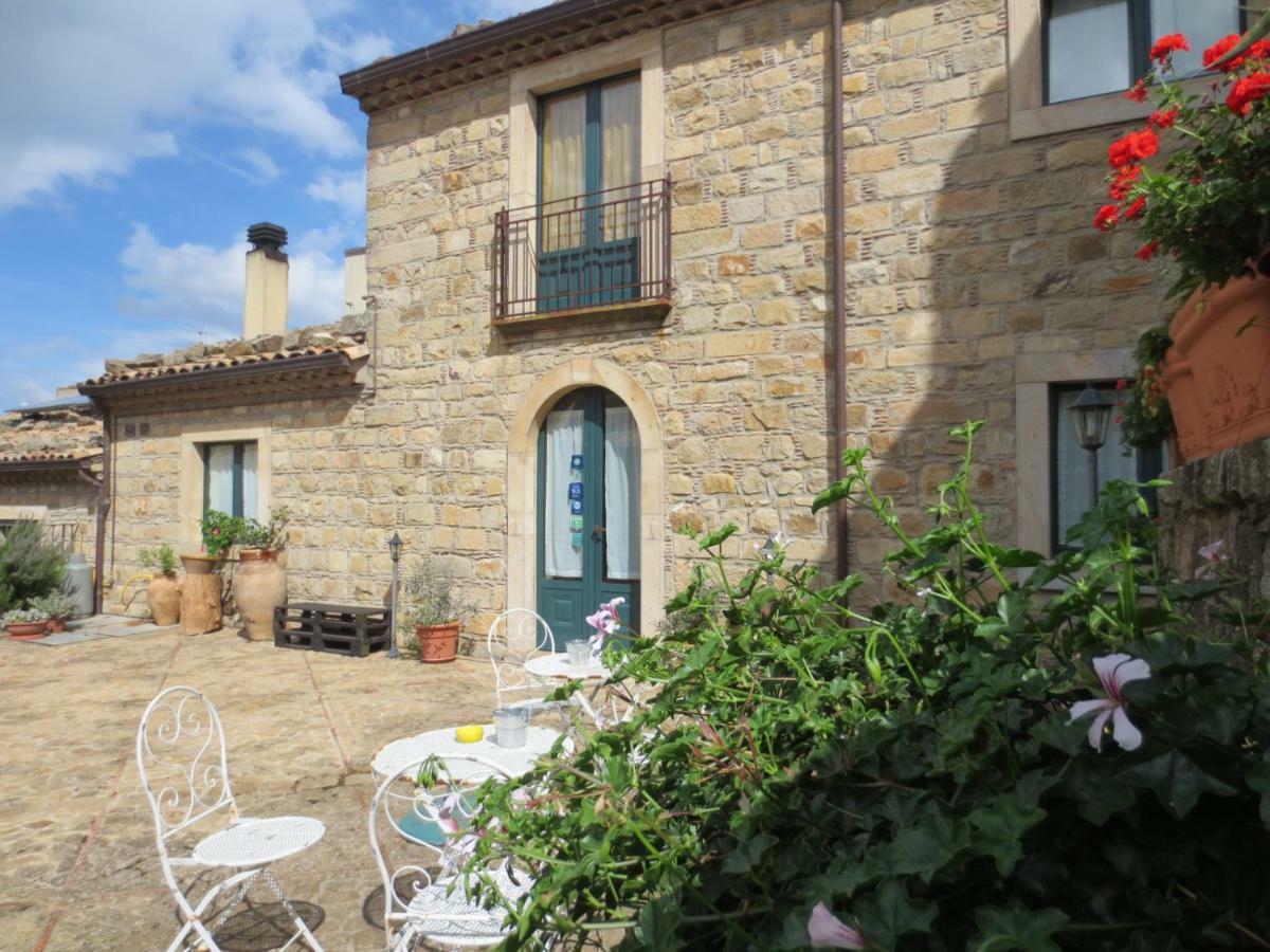 La Carretteria Guest House Mistretta Dış mekan fotoğraf